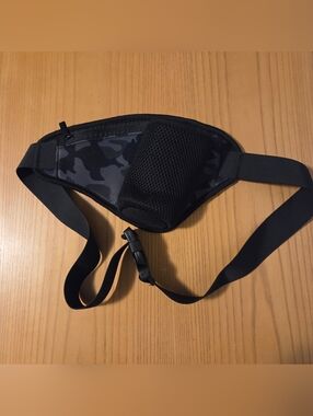Black Camo Waist Pack For Runners